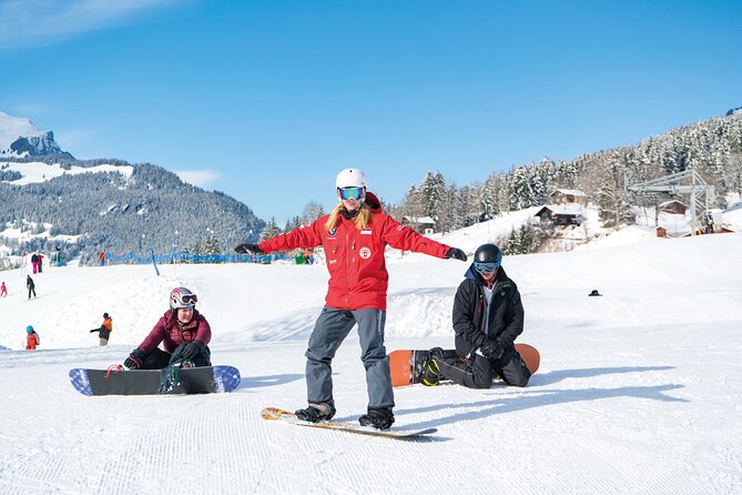1-Day Beginner Snowboard Package in Grindelwald - Getting set up with a snowboard and helmet