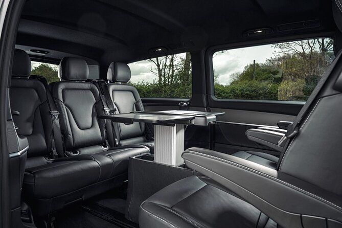 Airport Transfer: Zurich Airport ZRH to Zurich by Luxury Van - The 60-minute grace period and flight tracking