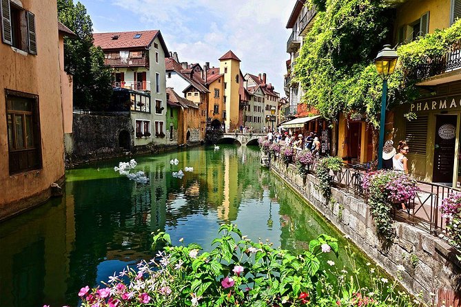 Annecy - Venice of the Alps - Tour from Geneva - Annecy Old Town: canals, bridges, and narrow lanes