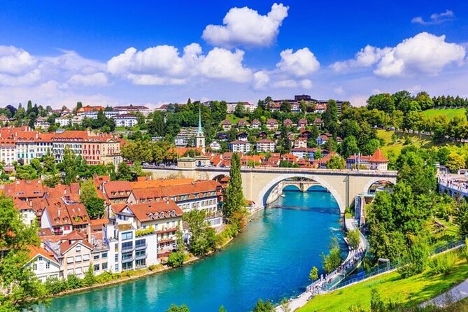 Bern Highlights and Hidden Gems Walking Tour With A Guide - Zytglogge and Bern’s hourly show