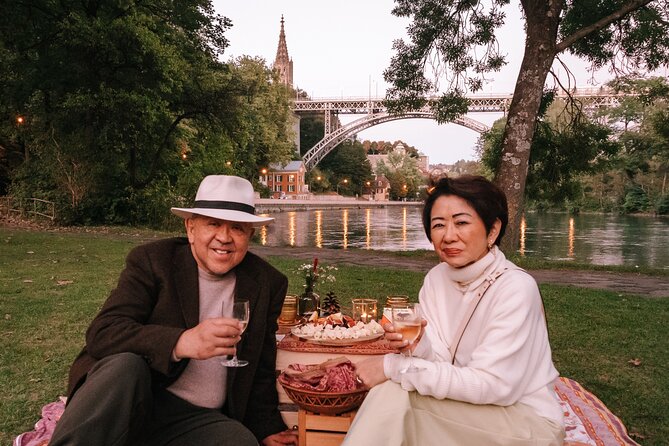 Bern Private Photoshoot with Optional Picnic by the River - A riverside pause at Dalmazimätteli