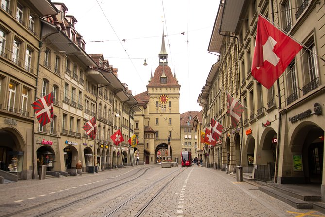 Best Intro to Bern in 2 hours with a Local - An 18th-century address with several personalities