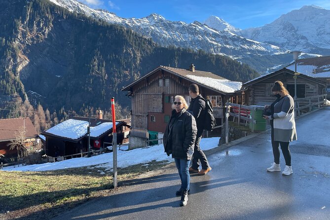 Best of Bernese Oberland & Swiss Countryside Tour (Private Tour) - Interlaken between two lakes