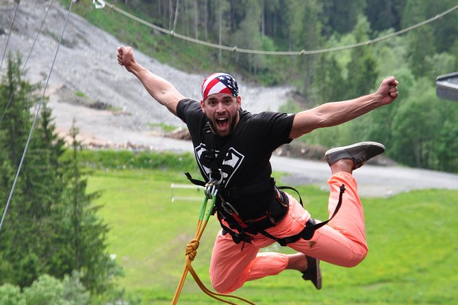 Canyon Swing with OUTDOOR - Safety equipment, instructions, and the leap