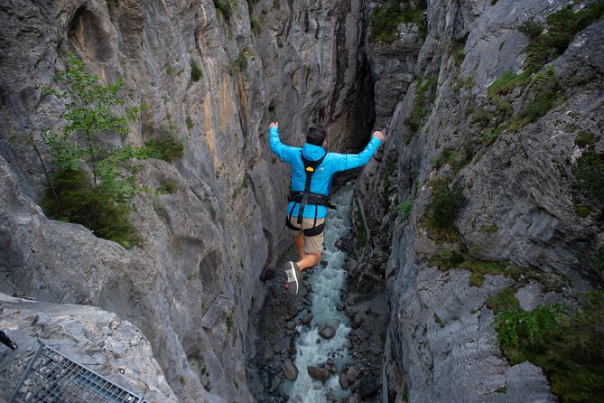 Canyon Swing with OUTDOOR - A small group makes a difference