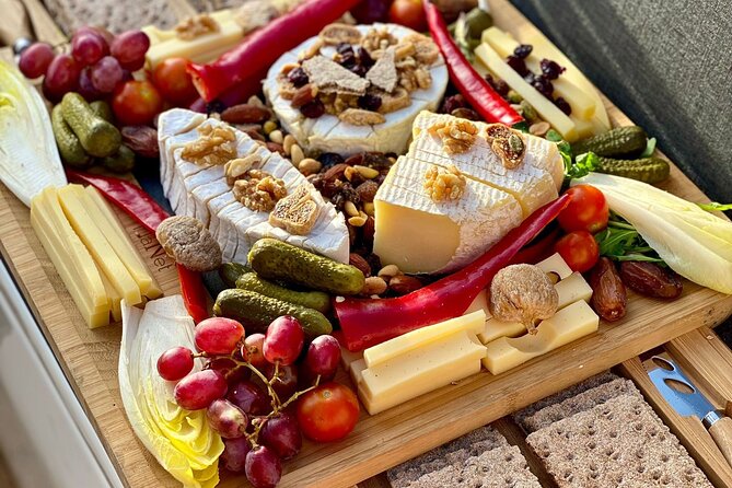 Cheese platter by Boat on Lake Thun, Interlaken - Key points at a glance