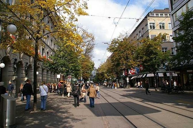 City tour Zurich with the city whispers from CHF 21.00 - Starting at Zurich Hauptbahnhof