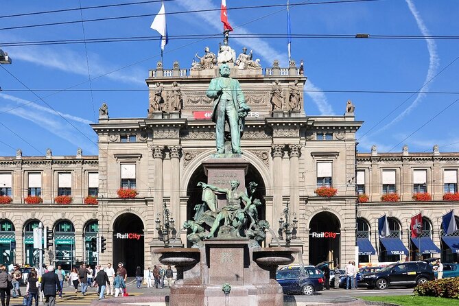 City tour Zurich with the city whispers from CHF 21.00 - Wasserkirche and Zurich’s city saints