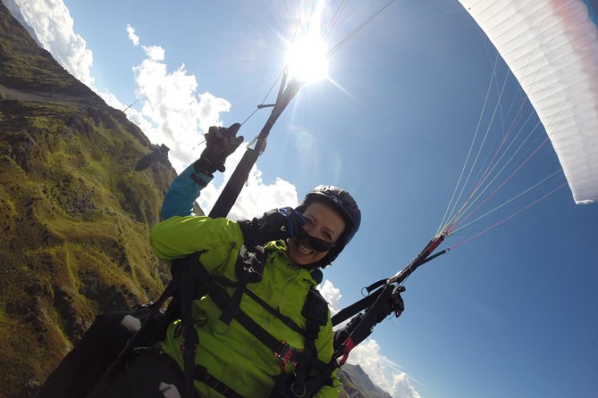 Davos Absolutely Free Flying Paragliding Tandem Flight 1'000 Meters High - Preparing the glider and taking off