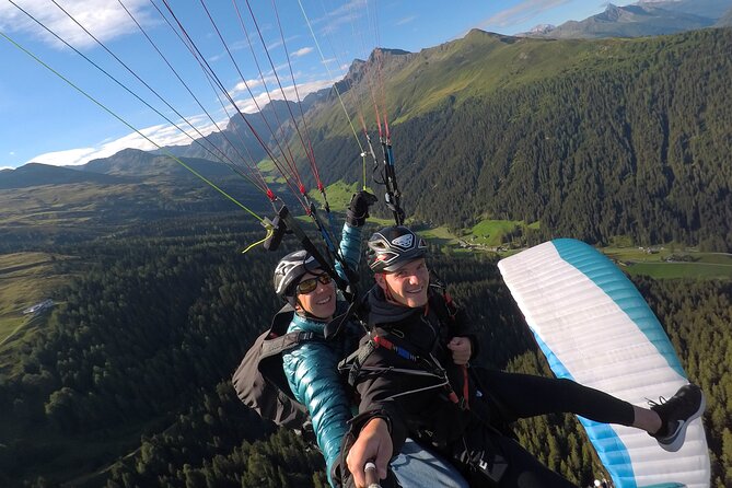DAVOS: Paragliding For 2 Passengers - Together In The Air! (Video&Photos Incl.) - The flight itself, quiet air and wide views