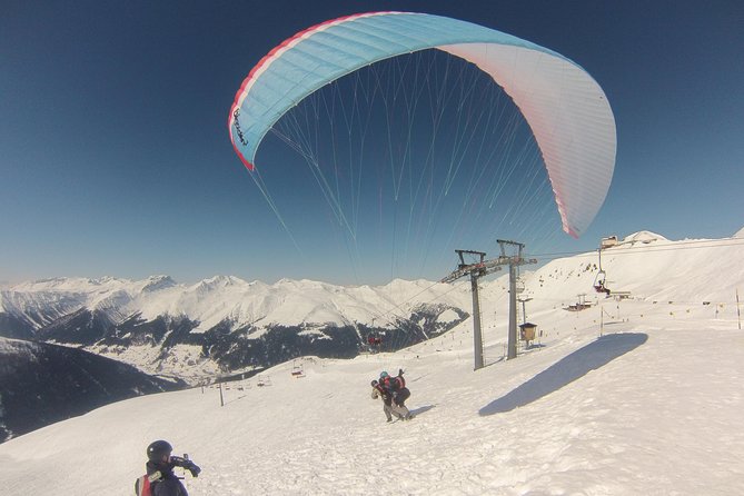 Davos Paragliding Private Tandem Pilot Half Day - What the flight feels like from the passenger seat