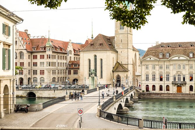 Einstein in Zurich: Walk in Time Exploration Game and Tour - How to handle the weak points