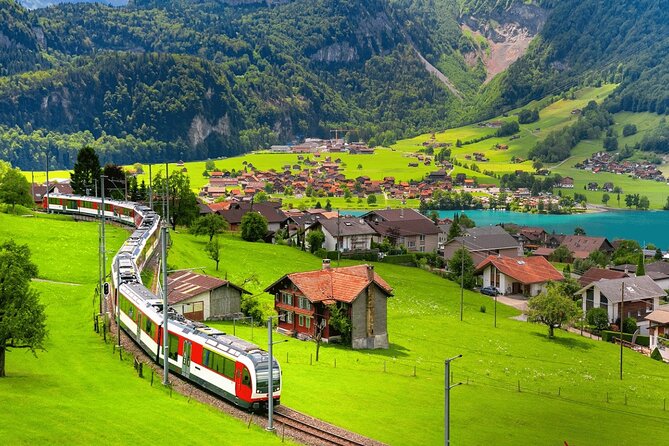 Exclusive Panoramic Train Journey though the Heart of Swiss - Brienz and the color of the lake