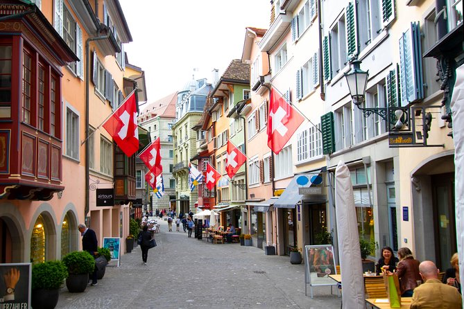Explore Zurich in 60 minutes with a Local - A fast introduction to Zurich’s old center