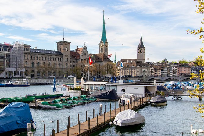 Explore Zurich in 60 minutes with a Local - Rathaus and the political heart of Zurich