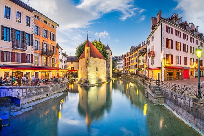 Full-Day Private Tour from Geneva to Annecy - The Old Town: canals, cafés, and the Palais de l’Isle