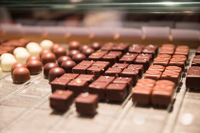 Geneva Chocolate Tour in a Tuk Tuk - What the guide adds to the experience
