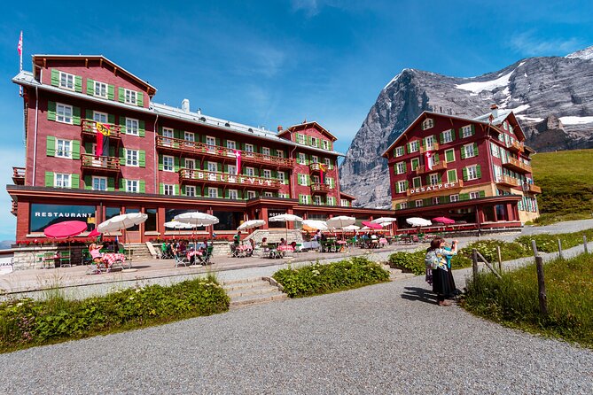 Grindelwald -Kleine Scheidegg-Lauterbrunnen Small Group Day Trip - A gentle pause in car-free Wengen