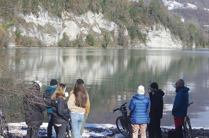 Interlaken Valley Winter E-Bike Tour: Rivers, Lakes & Castles - Hot chocolate beside Lake Brienz