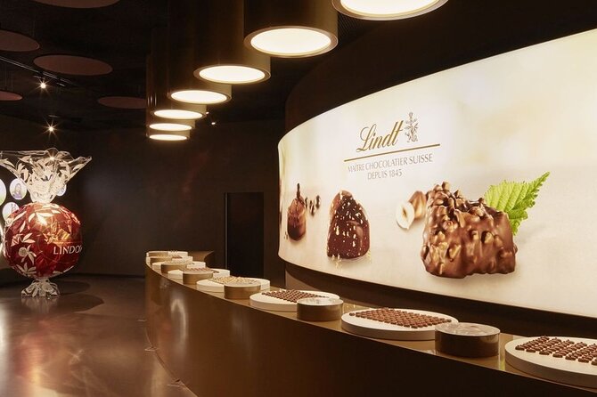 LINDT Home of Chocolate, Cruise On Lake Zurich And Old Town Walking Tour - A small group with a practical guide