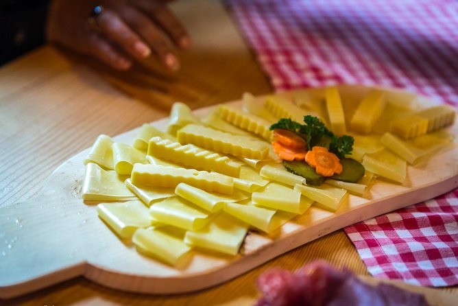 Lucerne CH Experience: Cheese, Chocolate, Chapel Bridge & Château - A tasty way to get your bearings in Lucerne