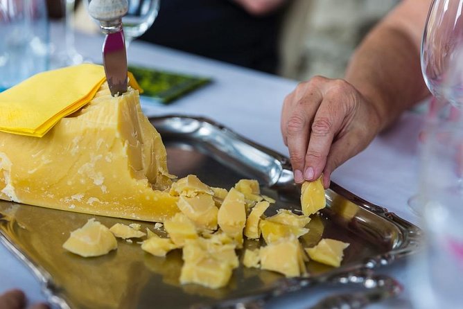 Lucerne CH Experience: Cheese, Chocolate, Chapel Bridge & Château - The guides make a real difference
