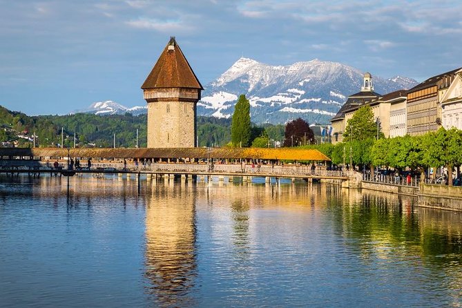 Lucerne CH Experience: Cheese, Chocolate, Chapel Bridge & Château - Five chocolates to begin the afternoon