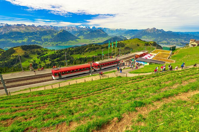 Mount Rigi: A Scenic Day Trip to the Queen of the Mountains - The short walk from Rigi Staffel to Rigi Kaltbad