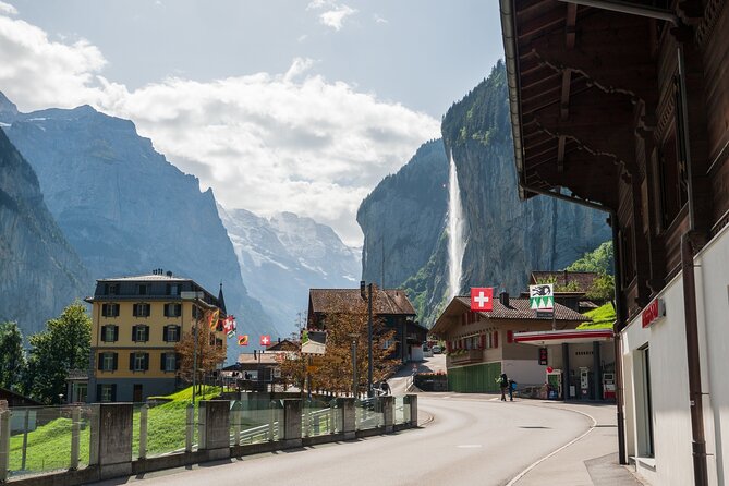Mountain Majesty: Small Group Tour to Lauterbrunnen and Mürren - The guide experience and group size