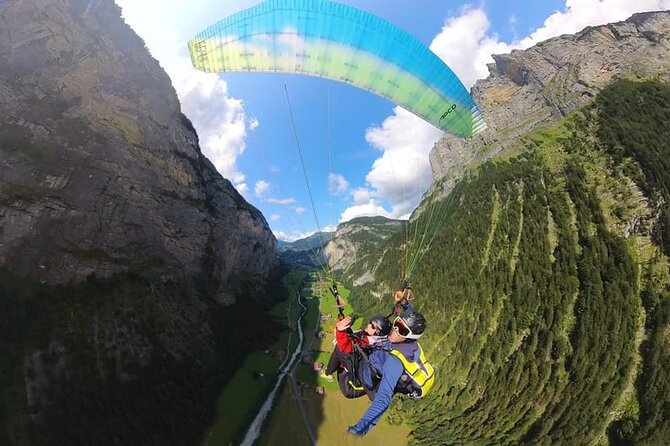 Mürren Lauterbrunnen: Paragliding Panorama Tandem Flights - Landing in Stechelberg and what the two hours include