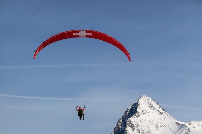 Mürren: Paragliding over the Lauterbrunnen Valley - The walk to the launch field