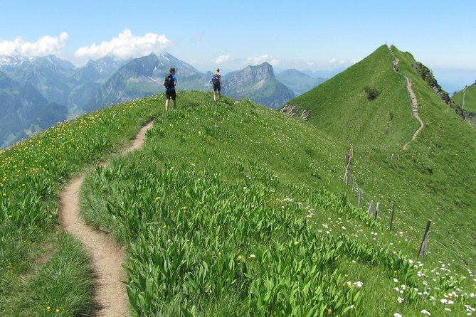 Peak to Peak Private Hiking Tour from Lucerne - From Lucerne station to the Stoos funicular
