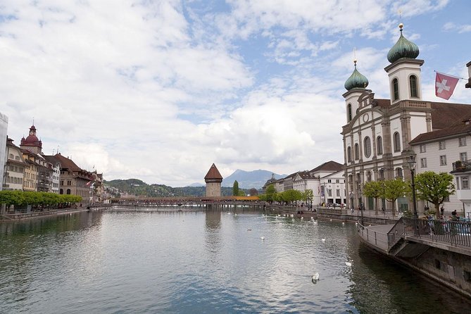Private Classic Lucerne City Walk - Crossing the Reuss and entering Ritter Palace