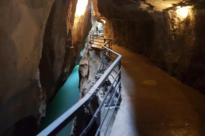 Private Day tour from Interlaken: Lake, Gorge & Waterfall - Lake Brienz by road and picnic stop