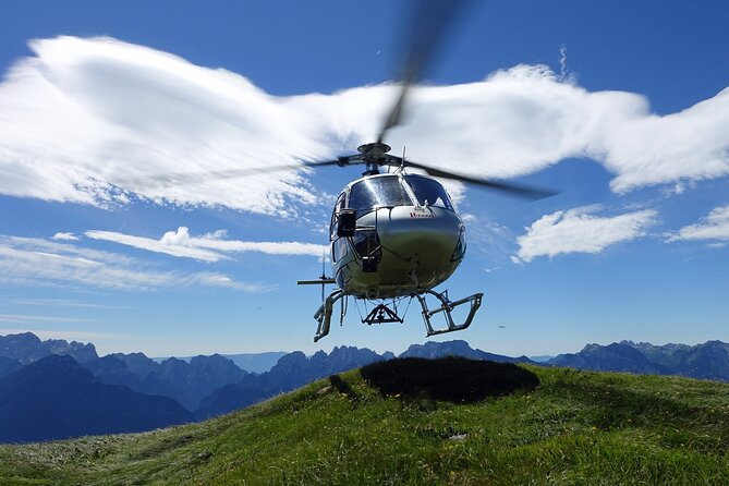 Private helicopter flight to Stockhorn mountain, with view to the Swiss Alps - Thun Castle and Wimmis Castle from above