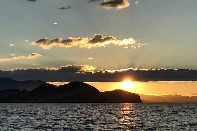 Private Sightseeing Boat Trip on Lake Thun, Interlaken - Sunset, pizza, and the practical pleasure of staying aboard