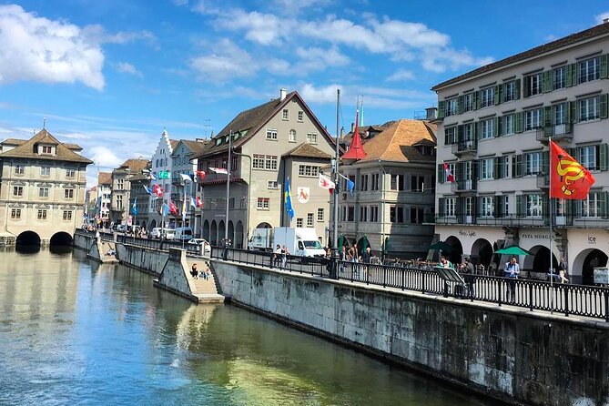 Private Tour around Zurich Old Town - Fraumünster and St. Peter’s: two churches, two different impressions