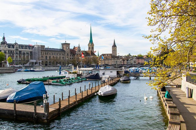 Private Tour of Zurich in 60 minutes with a Local - Crossing the Limmat on Münsterbrücke