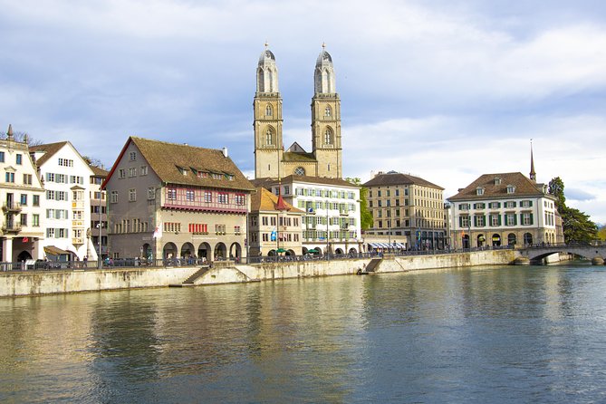 Private Tour of Zurich in 60 minutes with a Local - The twin towers and Zurich’s Reformation story