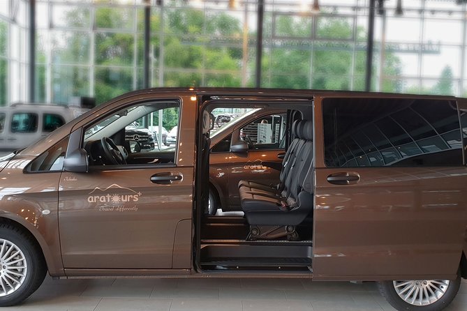 Private Transfer from Grindelwald to Zurich Airport - Wi-Fi, water, and the small comforts that count