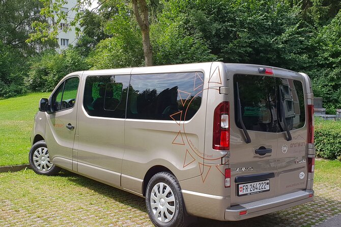 Private transfer from Lucerne to Zurich Airport - Meeting your driver in Lucerne