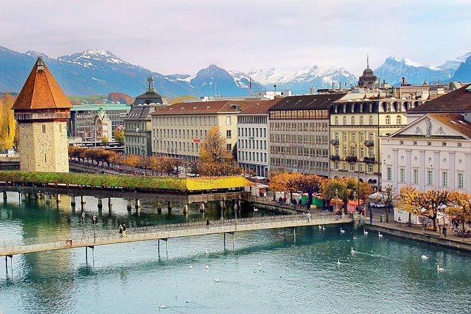 Private Transfer: Lucerne to Zurich Airport ZRH by Luxury Van - The one-hour road transfer to ZRH