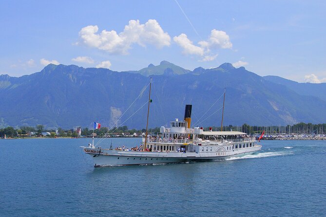 Round trip cruise from Montreux to Chillon - Approaching Chillon Castle from the water