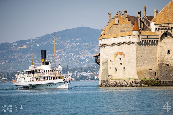 Round trip cruise from Vevey to Chillon - Arriving at Château de Chillon by water