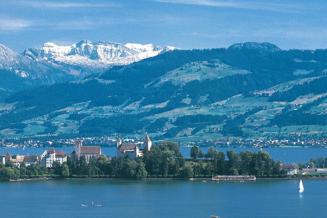 The Great Tour of Zurich by Bus and Boat - Rapperswil castle, roses, and the problem of the clock