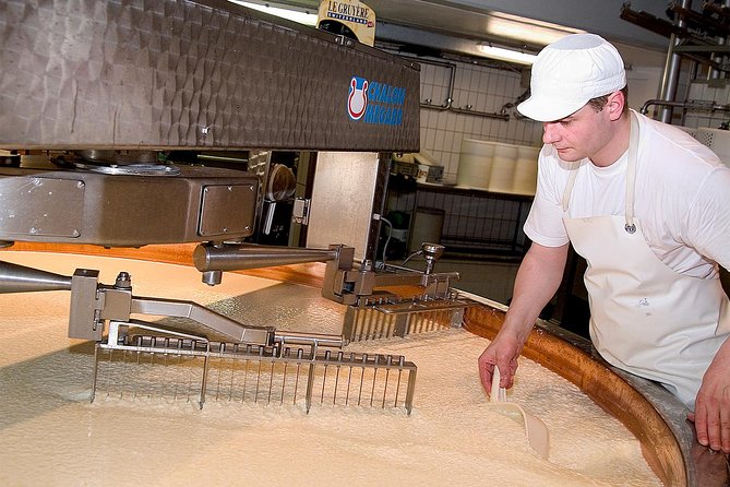 Winter Gruyères, chocolate & cheese tour from Lausanne - Meeting point advice for Lausanne