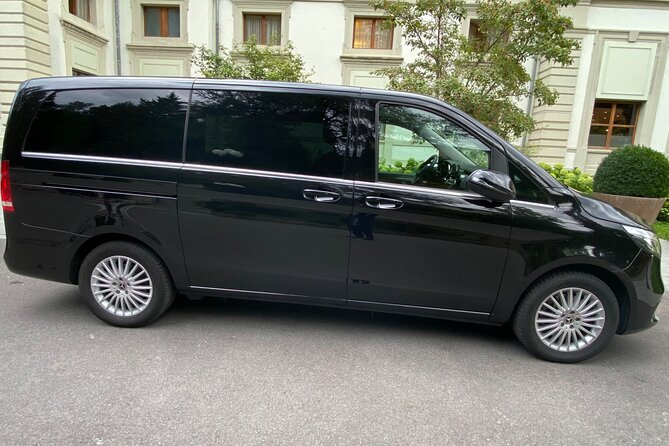 ZRH Zurich Airport to Zurich City Private Transfer–Winter Special - A calm start at Zurich Airport