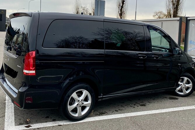 ZRH Zurich Airport to Zurich City Private Transfer–Winter Special - Communication is one of the strongest parts