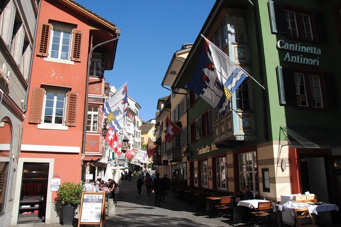 Zurich 360° City Walk Tour Including Hidden Spots - St. Peter’s, Roman Zurich, and Münsterhof