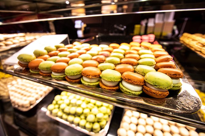 Zurich: Chocolate Tasting and Walking Tour with a Local - Four chocolatiers, one walking route through Zurich